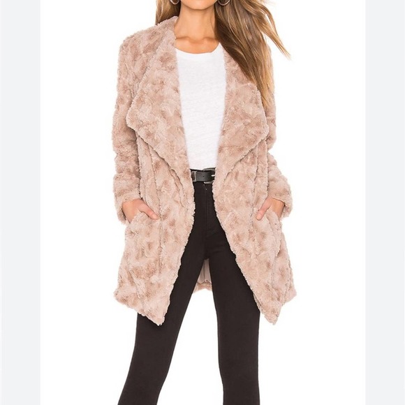 BB Dakota Jackets & Blazers - BB Dakota faux fur coat